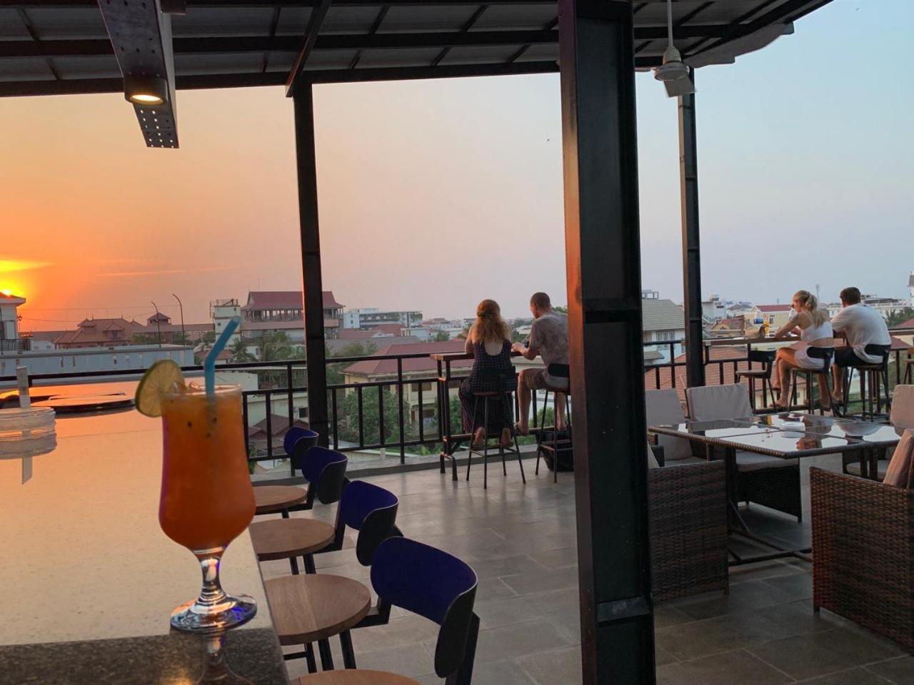 Nico'S Hotel And Skybar 暹粒 外观 照片